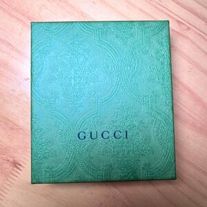 Gucci box and dust bag for wallet. No wallet!